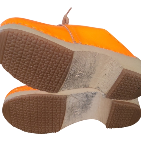 Verka Swedish Neon Orange Women's Clogs Sz 39 US 8-8.5 - Picture 6 of 16